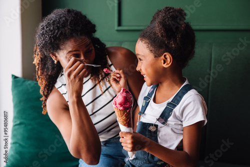 Canvas-taulu Happy family moment with ice cream indoors