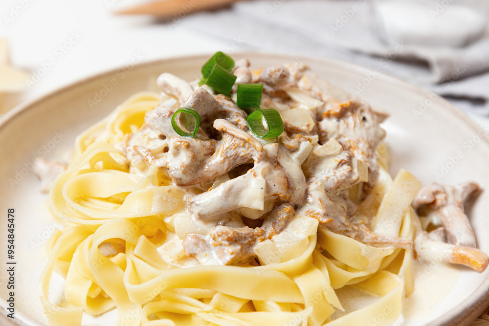 Gourmet Chanterelle Mushroom Pasta with Creamy Sauce Gourmet Chanterelle Mushroom Pasta with Creamy Sauce