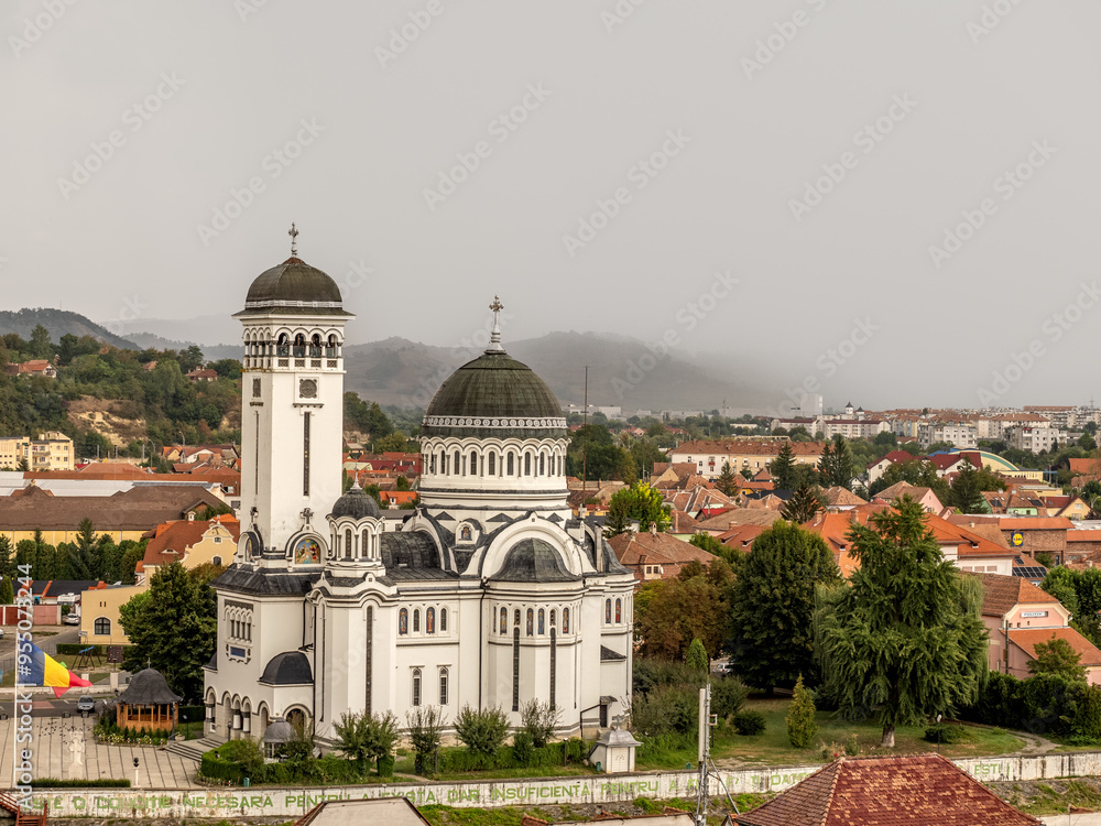 Obraz premium view of the orthodox cathedral of saint treime in romanian city sighisoara
