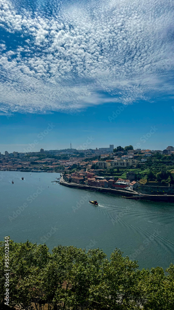 Naklejka premium The Douro River flowing through the beautiful city of Porto, Portugal