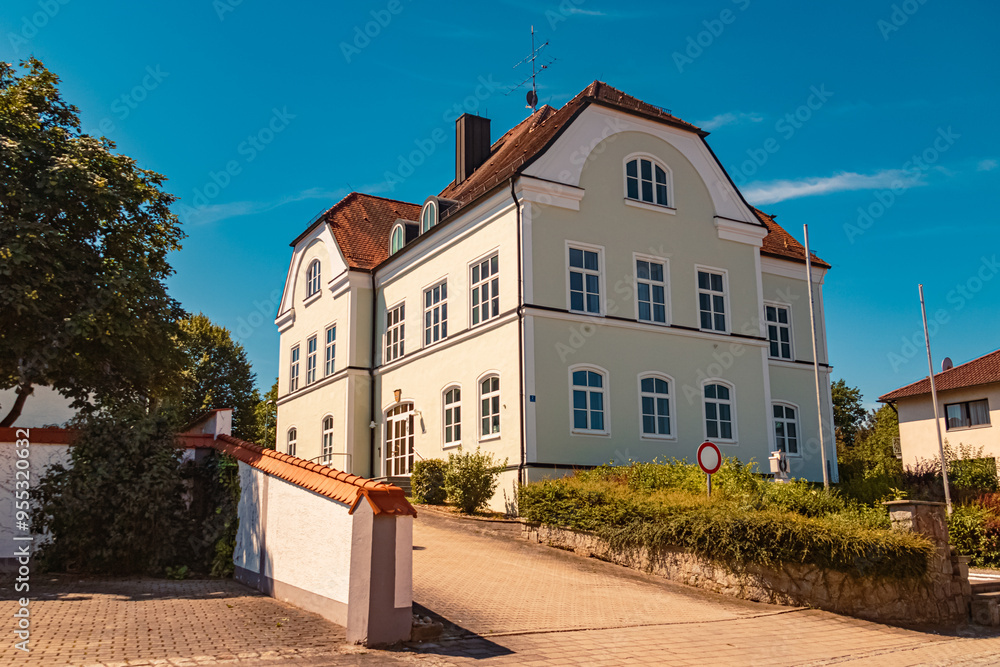 Obraz premium Municipal administration building on a sunny summer day at Aholming, Deggendorf, Bavaria, Germany