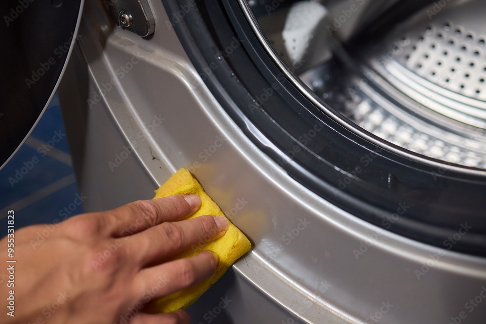 To effectively clean a washing machine door, use a cloth for a thorough cleanliness and shine To effectively clean a washing machine door, use a cloth for a thorough cleanliness and shine