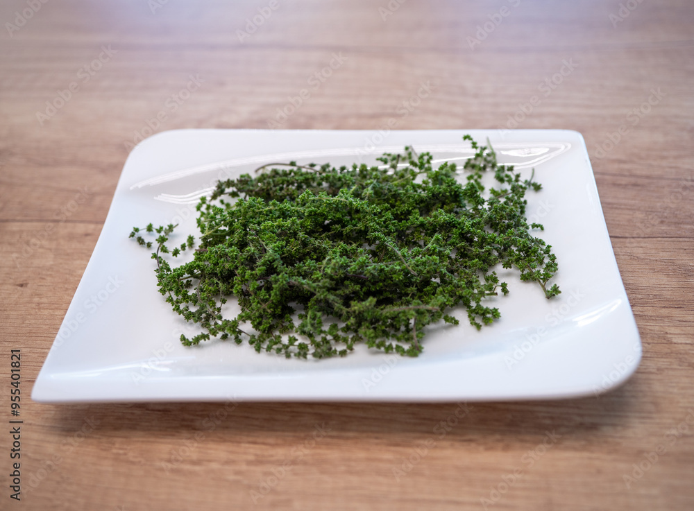 Nettle seeds are considered a superfood. They have a high content of health-promoting bioactive substances, similar to seaweed, chia seeds, ginger, garlic, black currants or cabbage. Nettle seeds are considered a superfood. They have a high content of health-promoting bioactive substances, similar to seaweed, chia seeds, ginger, garlic, black currants or cabbage.
