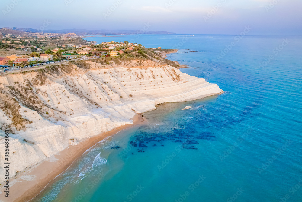 Obraz premium Stair of the turks, White Scala dei turchi in Agrigento, Sicily. White rocky cliff on the coast in the of Porto Empedocle