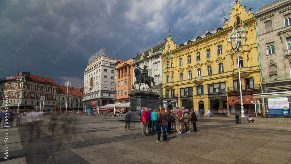 Obraz premium Ban Jelacic monument on central city square Trg bana Jelacica timelapse hyperlapse in Zagreb, Croatia.