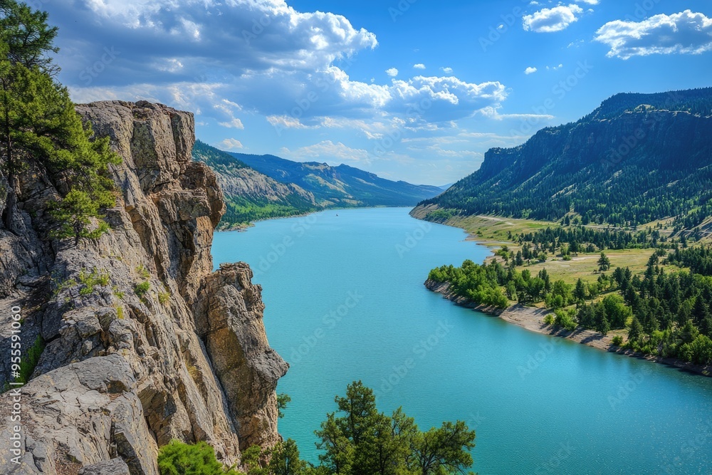 Naklejka premium Montana Road Trip: Stunning Views of Gates of the Mountains Wilderness, Cliff Overlooking Lake