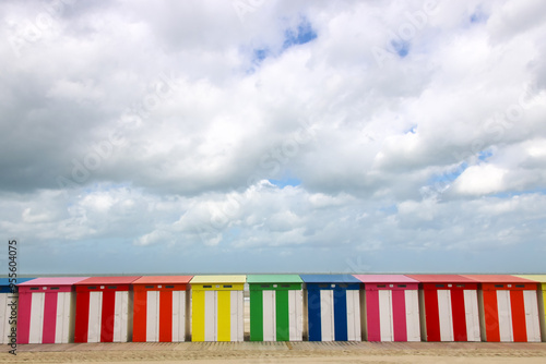 Carta da parati cabines de bain colorées sur la plage de Malo-les-Bains près de dunkerque dans l