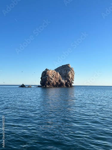 roca en el mar
