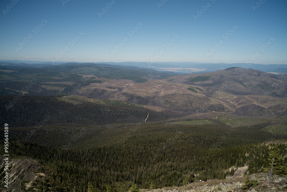 Fototapeta premium view of the mountains