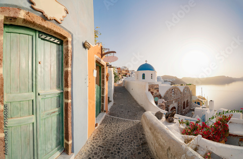 Fototapeta Naklejka Na Ścianę i Meble -  typical street of Oia, traditional greek village of Santorini, Greece, panorama
