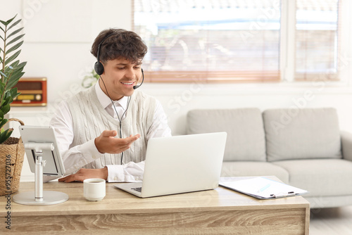 Male technical support agen...