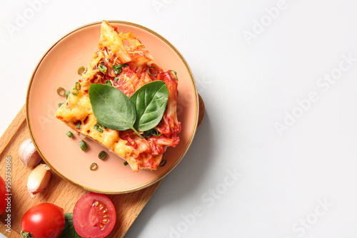 Delicious kimchi pizza slic...