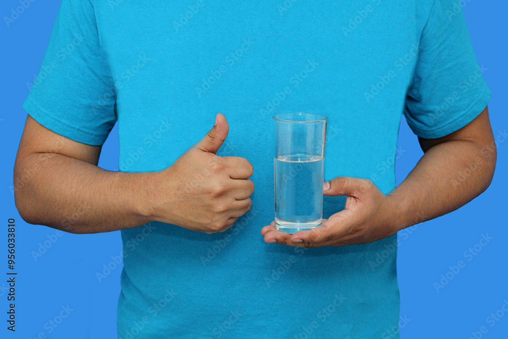 Consumption of water provides benefits such as the absorption of nutrients, lubricating the joints, eliminating toxins, facilitating blood flow and improving digestive function Consumption of water provides benefits such as the absorption of nutrients, lubricating the joints, eliminating toxins, facilitating blood flow and improving digestive function