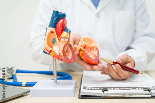 A female doctor works at a desk in the hospital,discussing heart diseases such as coronary artery disease,arrhythmia,heart valve stenosis,heart failure congenital heart disease, emphasizing symptoms