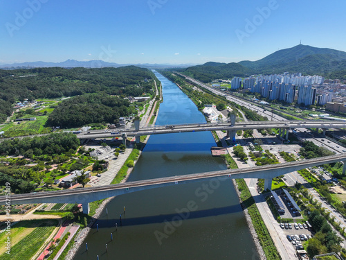 Wallpaper Mural 인천시 경인아라뱃길의 여름풍경 Torontodigital.ca