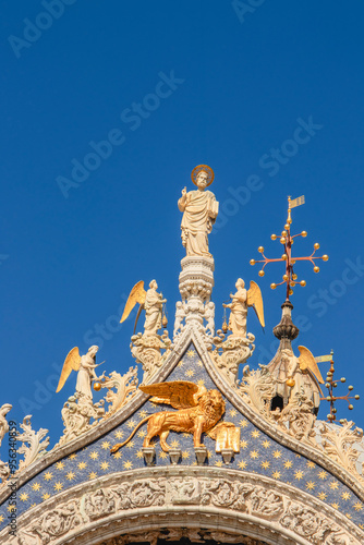 Obraz na płótnie Basilica di San Marco or St Mark's Basilica, Venice, Italy. It is the main travel attraction of Venice. Luxury facade of St Mark's church close-up. Ornate detail of landmark of Venice in summer. w salonie