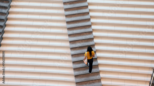 Foto Top high wide angle view Go green Gen Z woman asia young people eco tote bag reuse step walk up down stairs city life save the earth world care