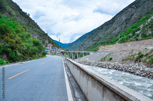 Sichuan-Tibet Highway, National Highway 318 and the high mountains and rivers along the roadside