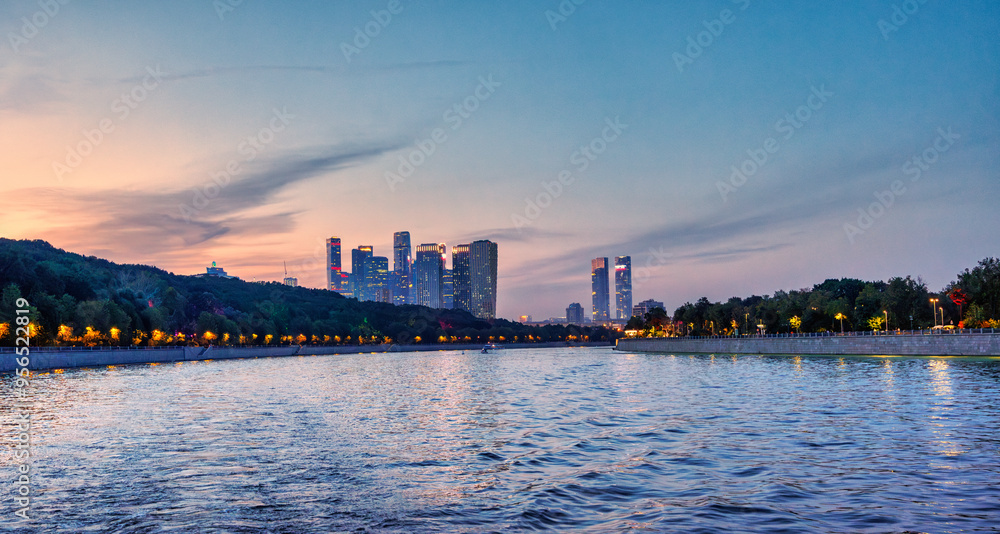 Fototapeta premium Sunset over the river in Moscow