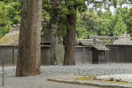 日本　三重県伊勢市にある伊勢神宮の外宮の正宮、豊受大神宮 photo