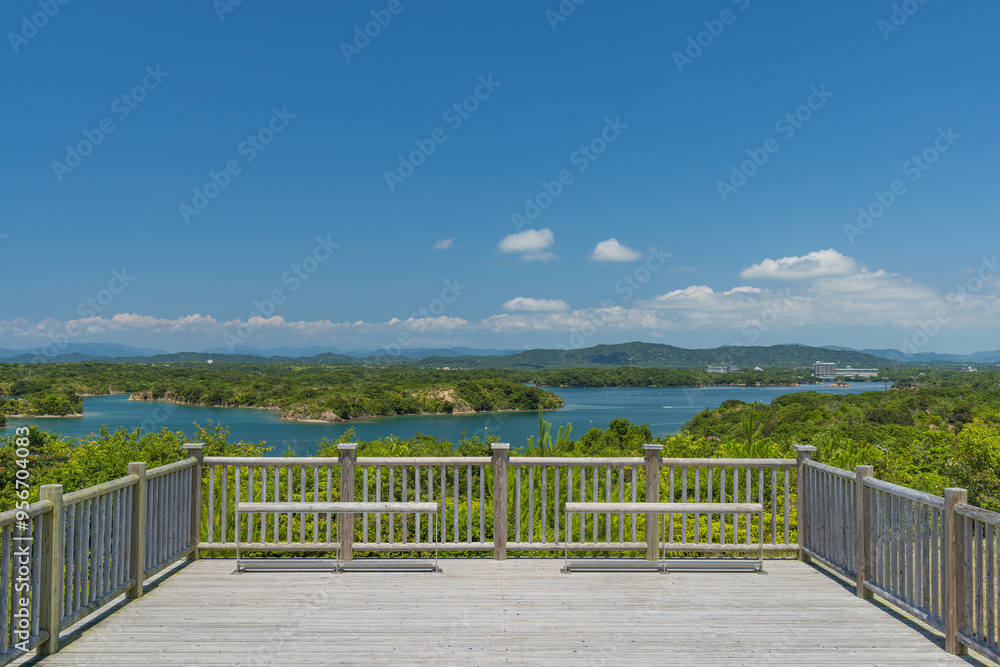 日本　三重県志摩市のともやま公園内にある桐垣展望台からの眺める島々と英虞湾