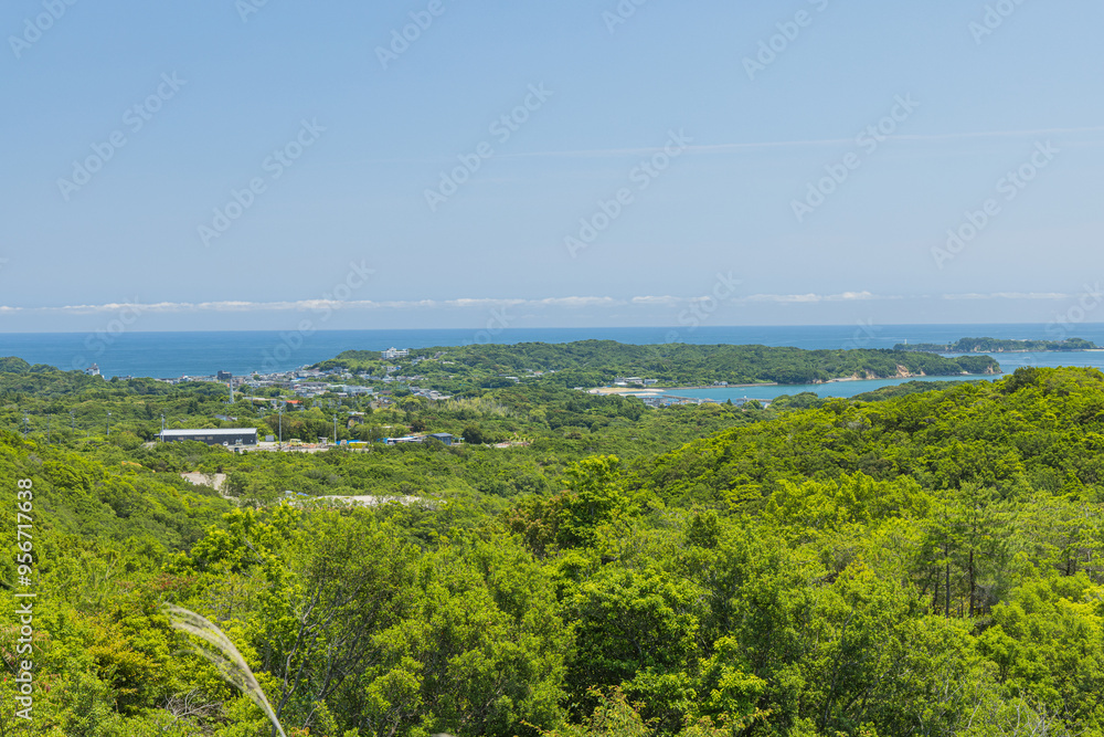 Obraz premium 日本 三重県鳥羽市のパールロード沿いにある面白展望台から見える太平洋