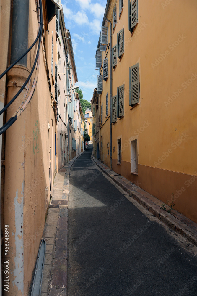 Fototapeta premium longue ruelle à Hyères