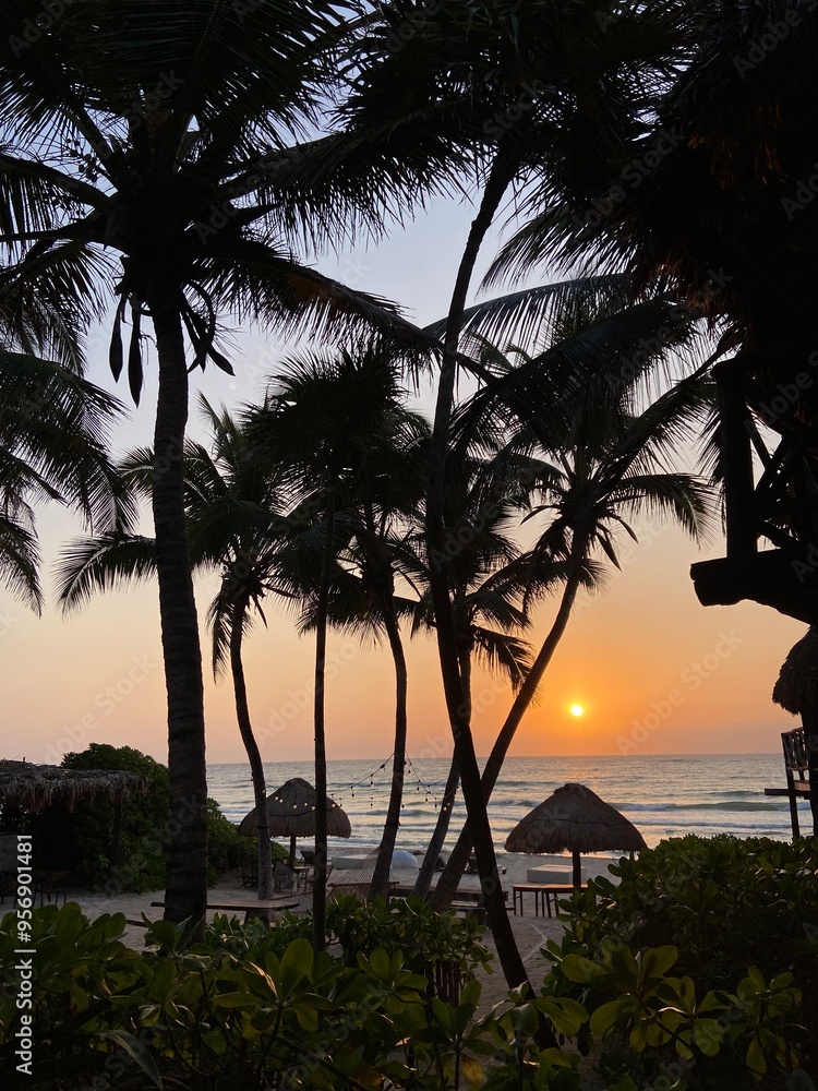 Obraz premium sunset at the beach