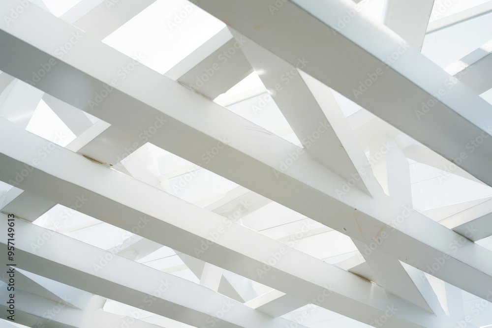 Fototapeta premium A modern architectural ceiling with intersecting white beams creating geometric patterns under soft lighting.