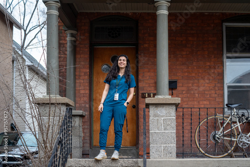 Wallpaper Mural Happy standing in from of the house Torontodigital.ca
