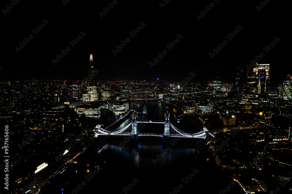 Fototapeta premium london at night drone shot 