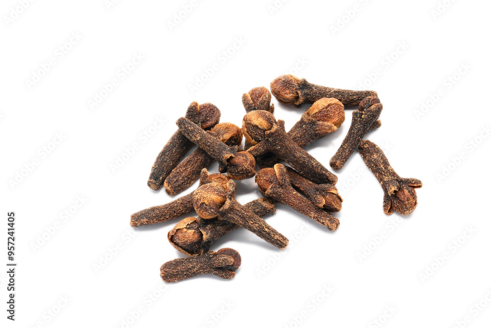 Obraz premium cloves isolated on white background