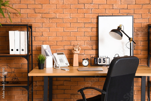 Modern home office workspac...