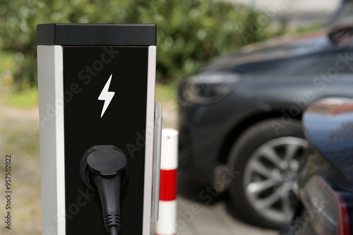 E-Auto Ladesäule für Eauto Ladestation auf Parkplatz für Laden Aufladen Kfz Ladepunkt