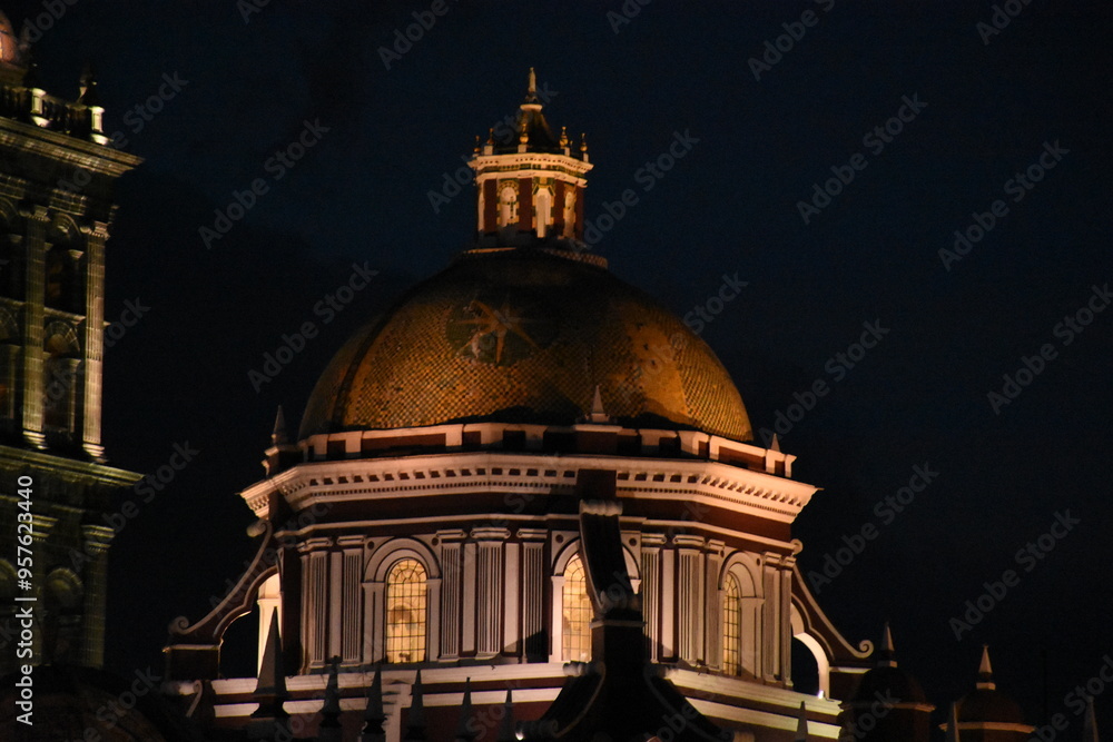 Obraz premium PUEBLA-CUPULA DE IGLESIA 