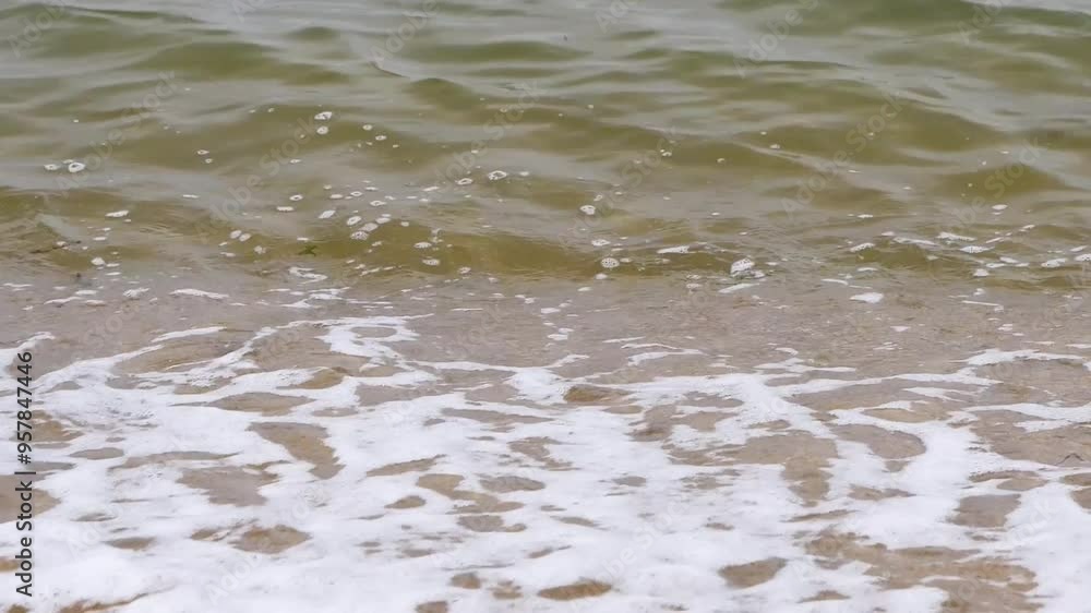 海。砂浜に打ち寄せる波の動画。 海。砂浜に打ち寄せる波の動画。
