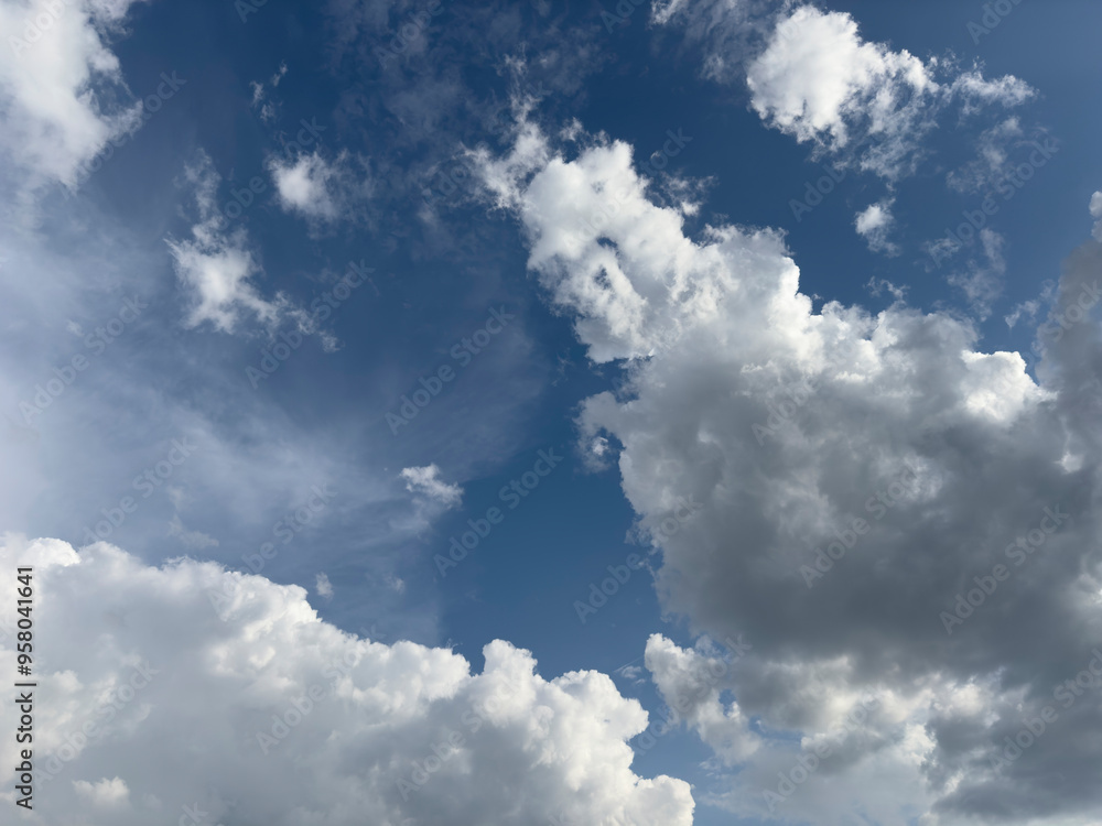 Obraz premium blue sky with clouds cumulus background