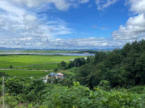 natural nature 
Huge cloud and land photo