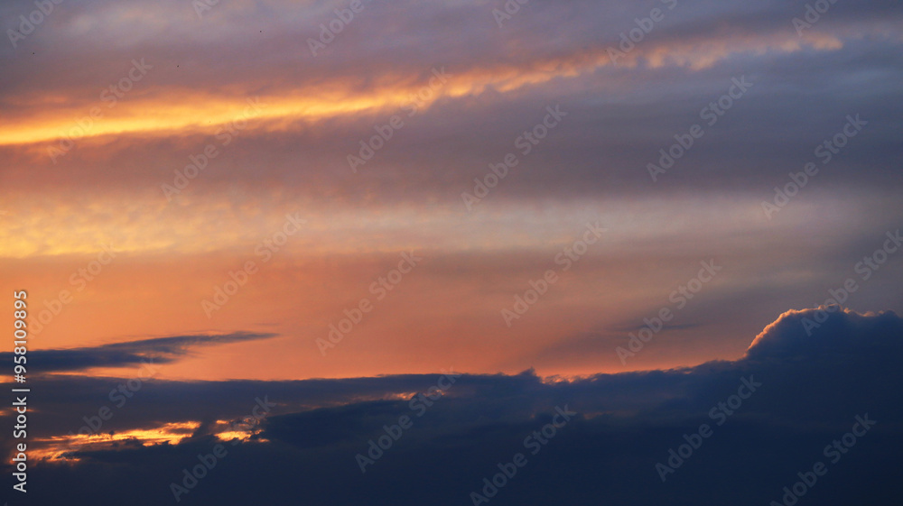 Obraz premium Sunset cloudy sky