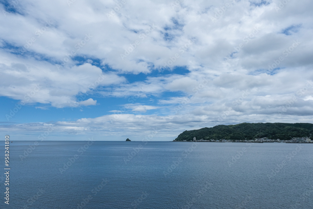 伊東の海岸線から見る相模湾