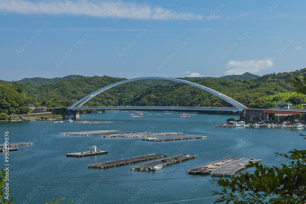 Naklejka premium 日本 三重県鳥羽市の生浦湾に架かる麻生の浦大橋