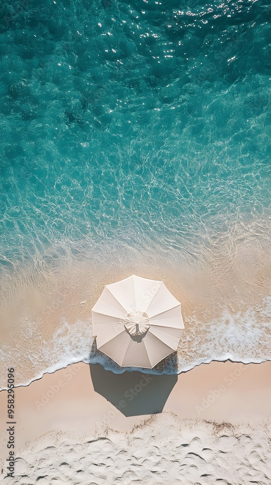 Naklejka premium Aerial View of Sun Umbrella on a Stunning Summer Beach with Large Blank Space for Text