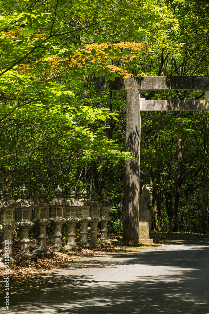 三重県志摩市磯部町にある天の岩戸の二の鳥居