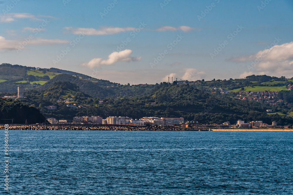 Naklejka premium Paisaje en Santoña, Cantabria, España.