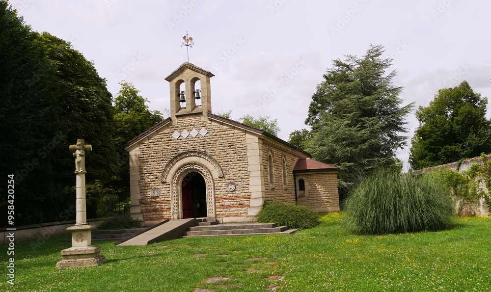 Naklejka premium Chapelle Foujita Notre dame de la paix, intérieur peint par l'artiste franco-japonais Tsugouharu Foujita à Reims. Marne France