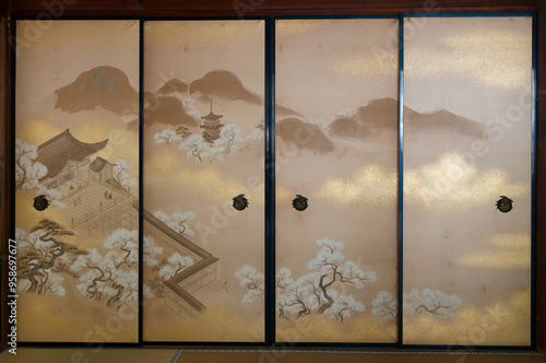 襖に描かれた桜と塔の絵