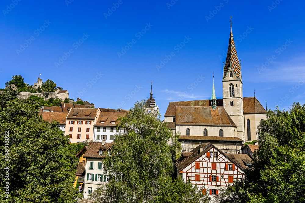 Stadt Baden, katholische Kirche, Stadtturm, Wehrturm, Altstadt, Schlossberg, Ruine, Altstadthäuser, Limmat, Fluss, Aargau, Sommer, Schweiz Stadt Baden, katholische Kirche, Stadtturm, Wehrturm, Altstadt, Schlossberg, Ruine, Altstadthäuser, Limmat, Fluss, Aargau, Sommer, Schweiz