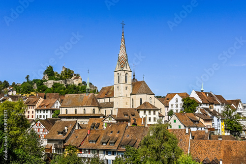 Stadt Baden, katholische Kirche, Stadtturm, Wehrturm, Altstadt, Schlossberg, Ruine, Altstadthäuser, Limmat, Fluss, Aargau, Sommer, Schweiz photo