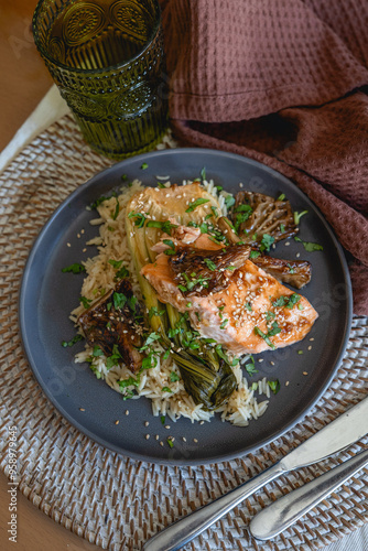 salmon with sauce, sesame and pakchoi