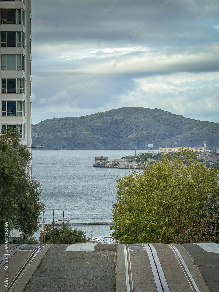 Obraz premium Scenic view of Alcatraz Island seen from Hyde Street, San Francisco, California, USA against cloudy sky